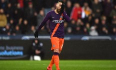 开云官方app入口-荷兰队后卫因伤退出友谊赛，教练组调整布局