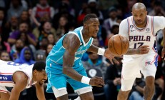 开云体育APP下载-关于篮网横扫黄蜂，恩比德三分雨点燃全场的信息