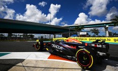 开云在线赛事平台-关于梅赛德斯险胜阿斯顿马丁，维斯塔潘点燃赛场的信息