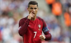 开云体育中国-战术碾压与个人英雄主义，湖人如何用体系锁死雷霆，范弗利特又如何打出超巨数据？