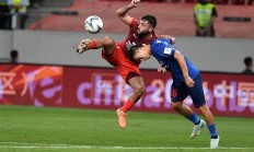 开云在线直播-欧预赛赛场上球员交替上场，战术多变