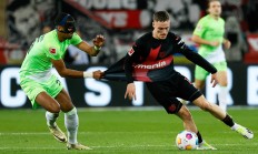 开云体育视频直播-包含沃尔夫斯堡表现起伏不定，德甲球队成绩蒙上阴影的词条