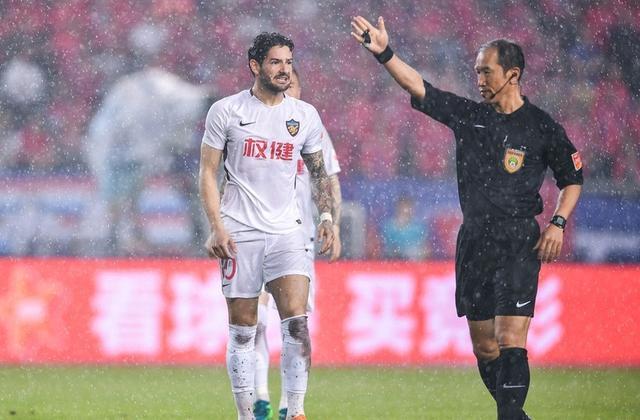 上港遭遇两连败，积分跌至第四的简单介绍