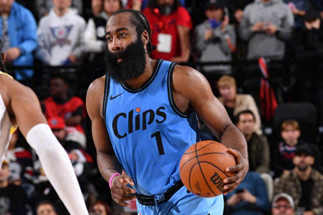 火箭客场击败爵士，哈登送出三双表现稳定