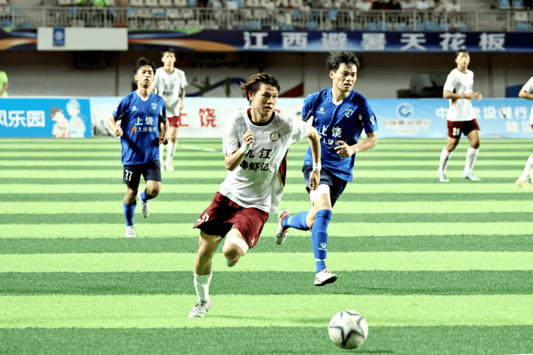 国际足球比赛中球员的顽强拼搏 国际足球比赛中球员的顽强拼搏