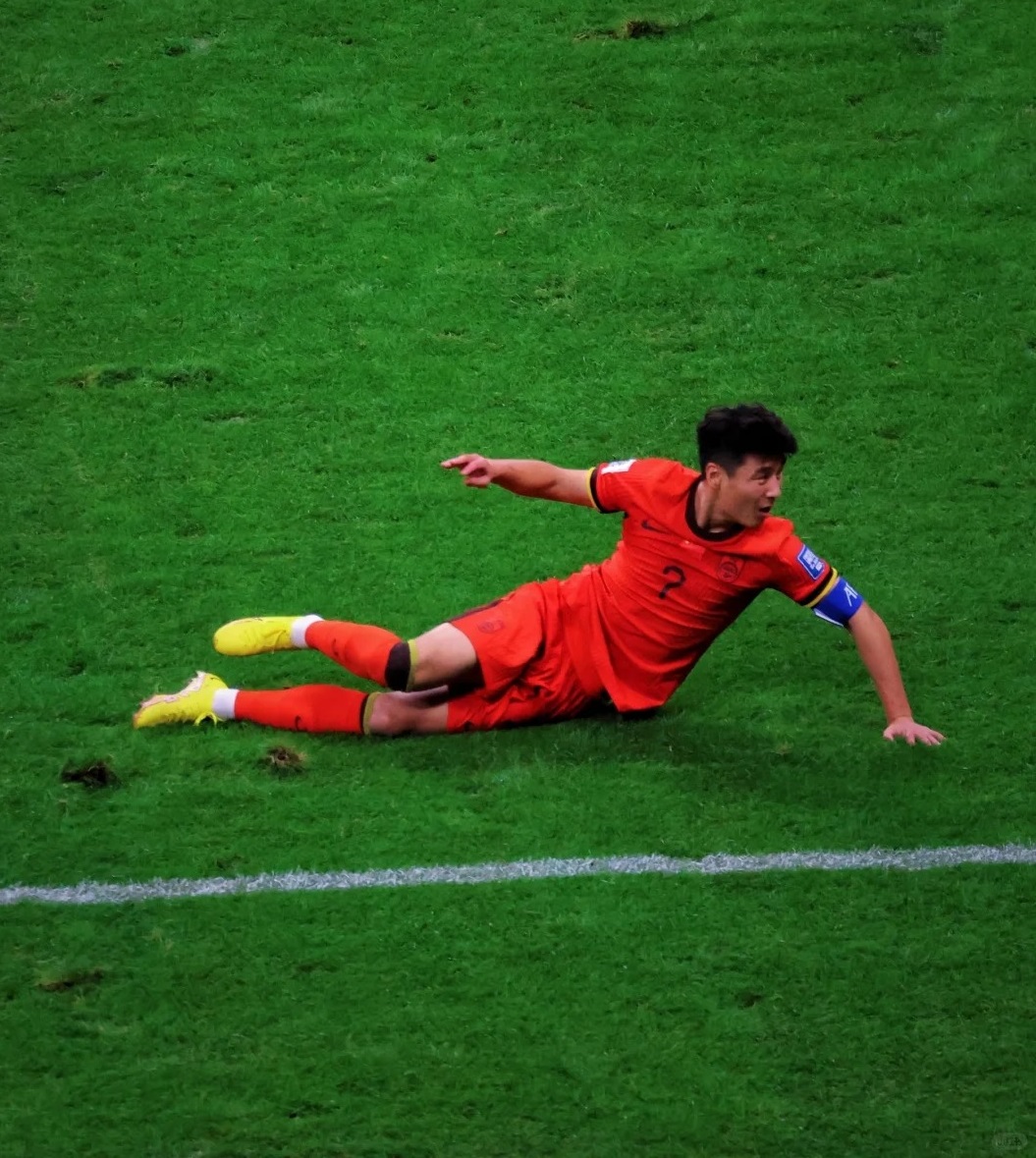 国际足球比赛中球员的顽强拼搏 国际足球比赛中球员的顽强拼搏