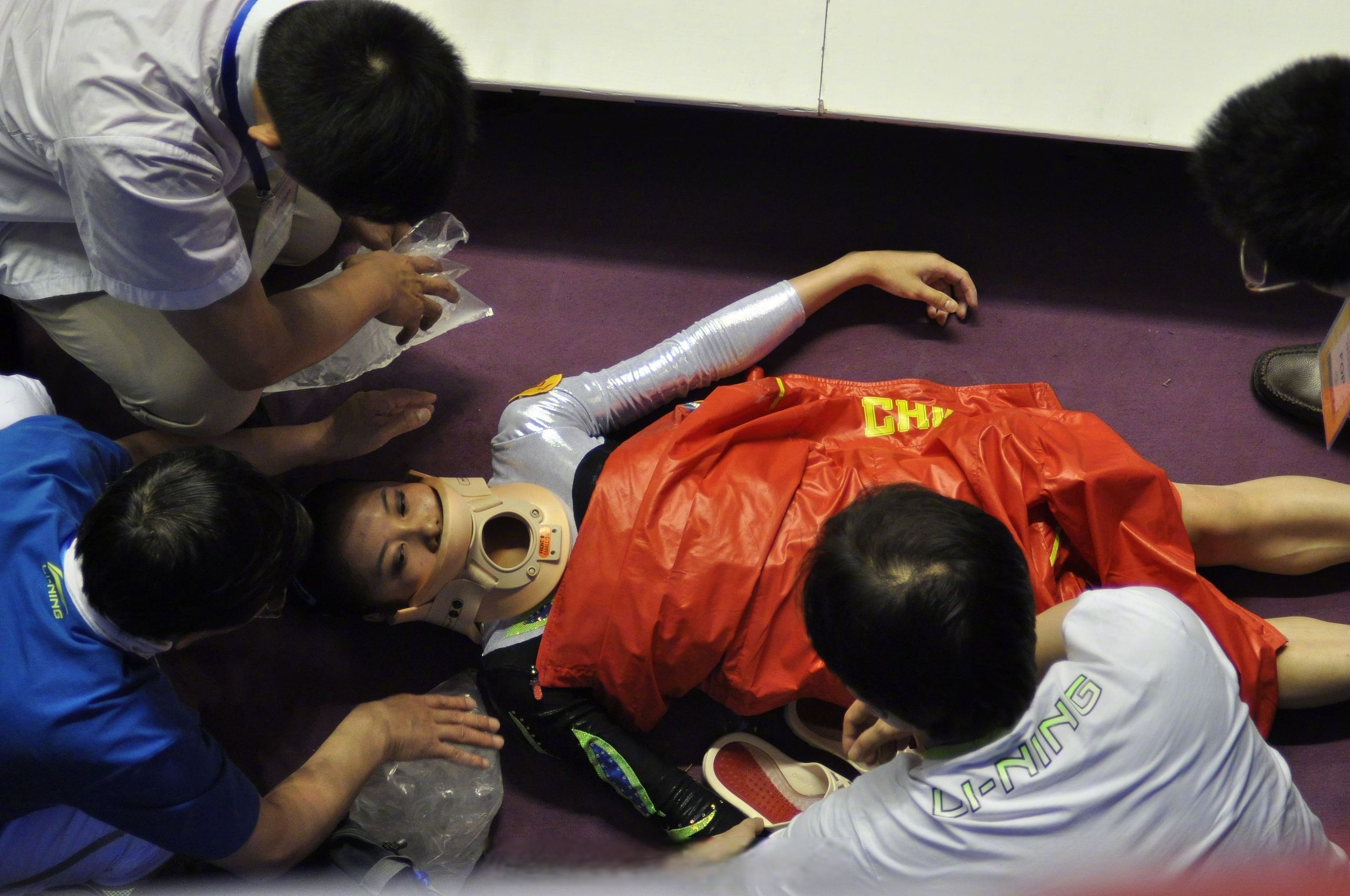 运动员因伤病退出比赛，备受遗憾