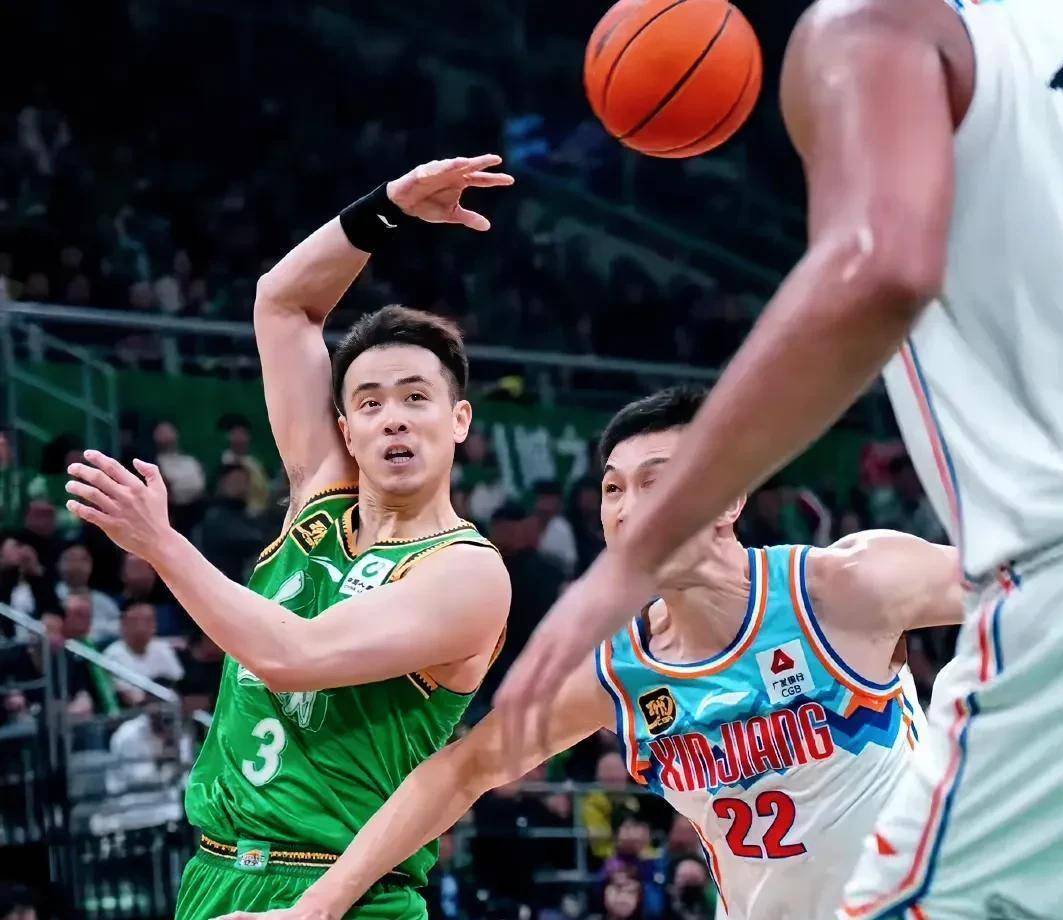 包含篮球明星全明星赛表现突出，球迷热议的词条