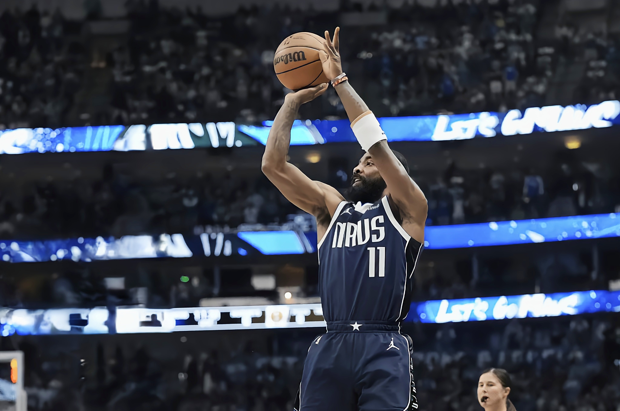 篮板球横扫独行侠，顺利进军四强的简单介绍