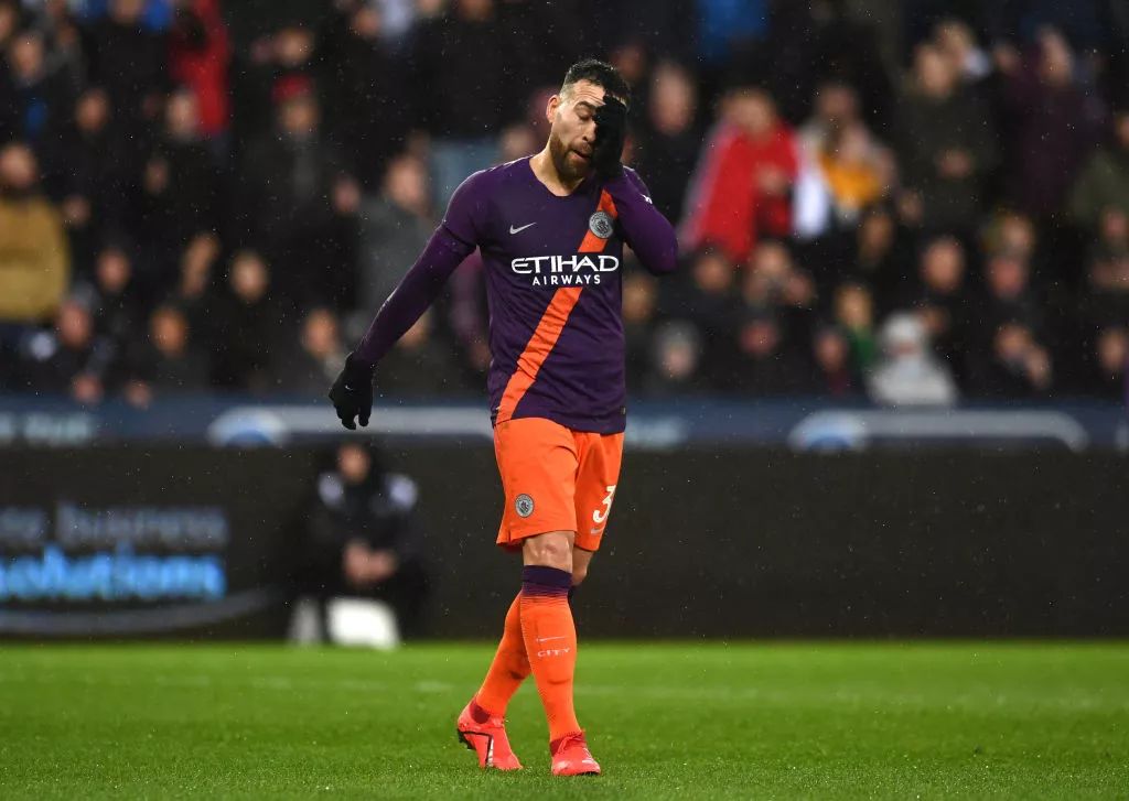 荷兰队后卫因伤退出友谊赛，教练组调整布局