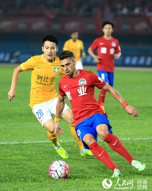 包含江苏苏宁客场战平河南建业，难分胜负的词条