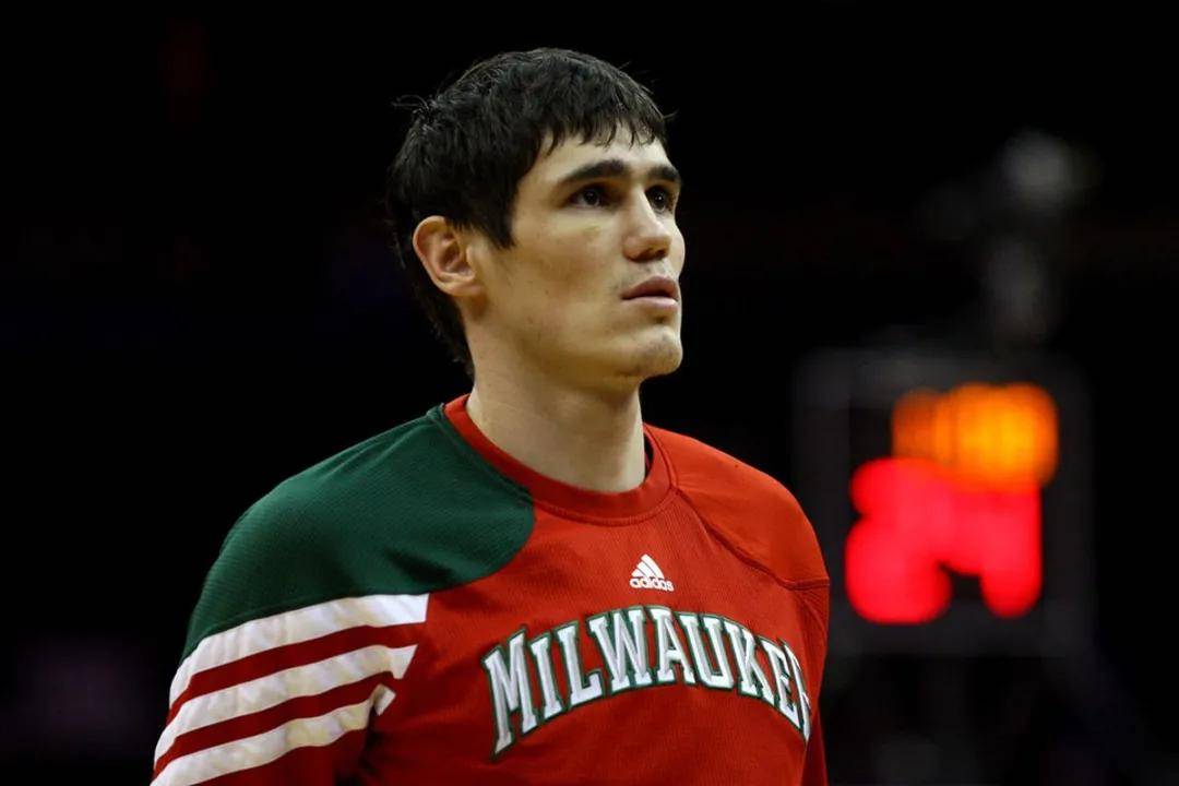 包含澳大利亚男篮血洗雄鹿B队，哈里斯惊艳世界的词条