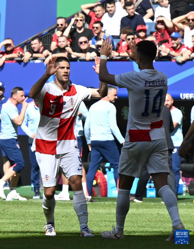 关于克罗地亚队大获成功，晋级欧锦赛半决赛的信息