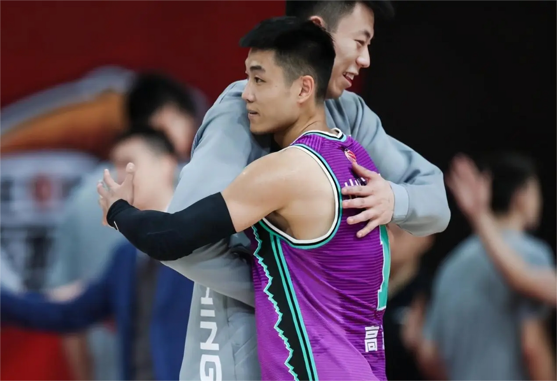 包含雄鹿完胜山西队,高诗岩高光表现的词条 包含雄鹿完胜山西队,高诗岩高光表现的词条