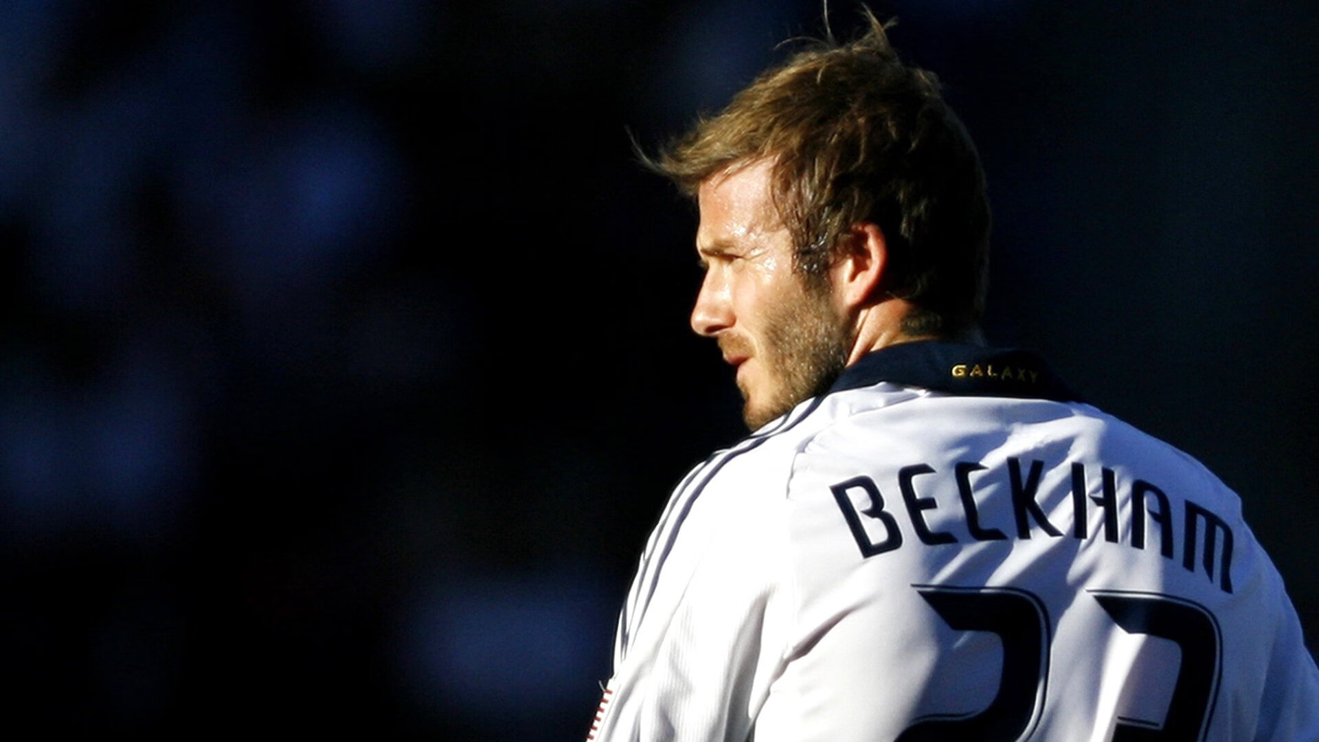 欧冠淘汰赛焦点战，老鹰连续得分压制魔术