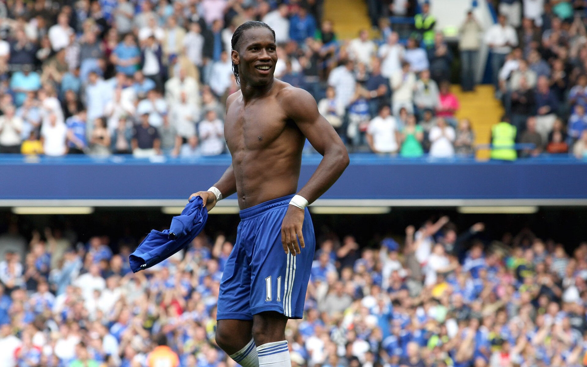 巴黎铁塔下的战术碾压，凯恩领衔的王者之师，如何让曼城蓝色王朝黯然失色